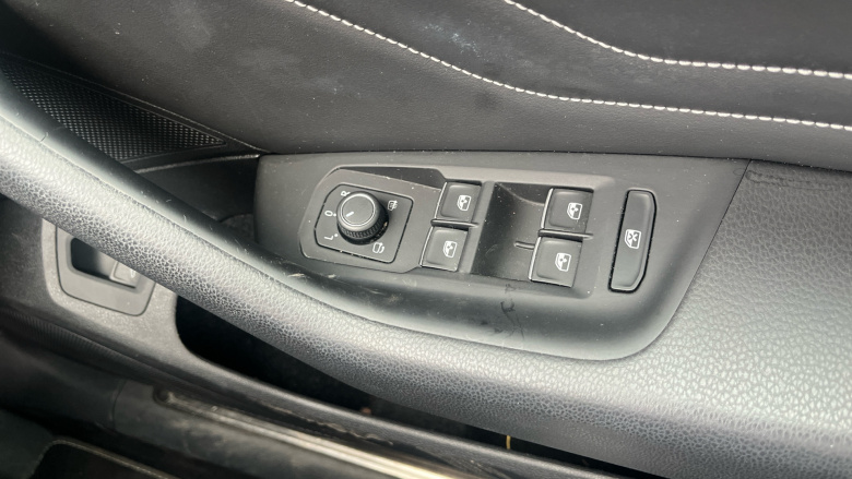 Volkswagen Passat 1.5 TSI EVO R-Line 4dr DSG Petrol Saloon